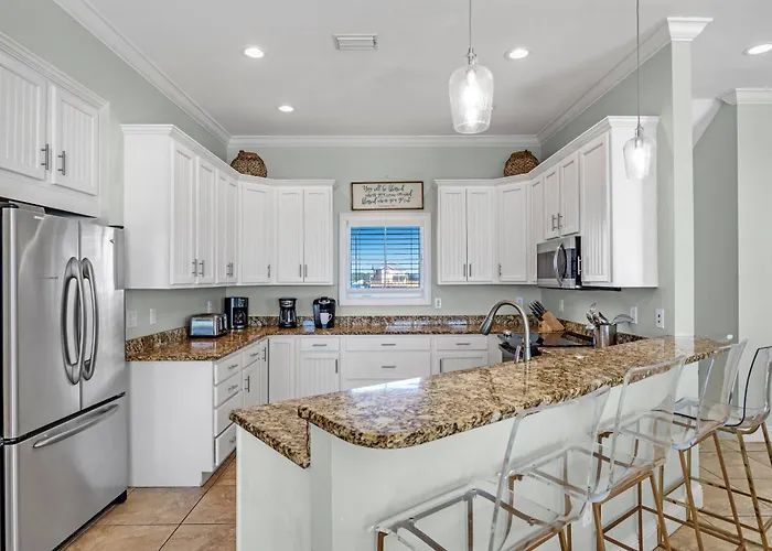 Crews Quarters By Gsvr - Beachfront With Expanded Pool & Porch - Free Activities And Golf Holiday home Gulf Shores