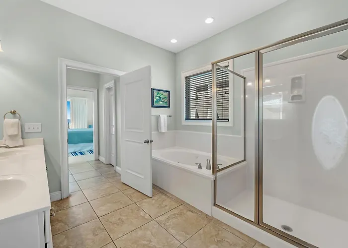 Crews Quarters By Gsvr - Beachfront With Expanded Pool & Porch - Free Activities And Golf Holiday home